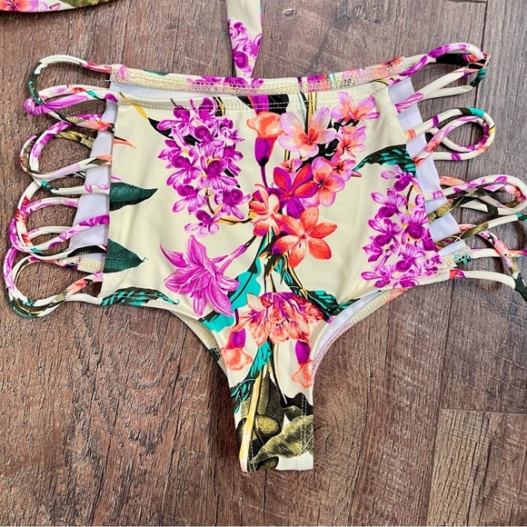 Dippin' Daisy's Tropical Printed High Waisted Tie Front Bikini Size Small - Picture 2 of 8